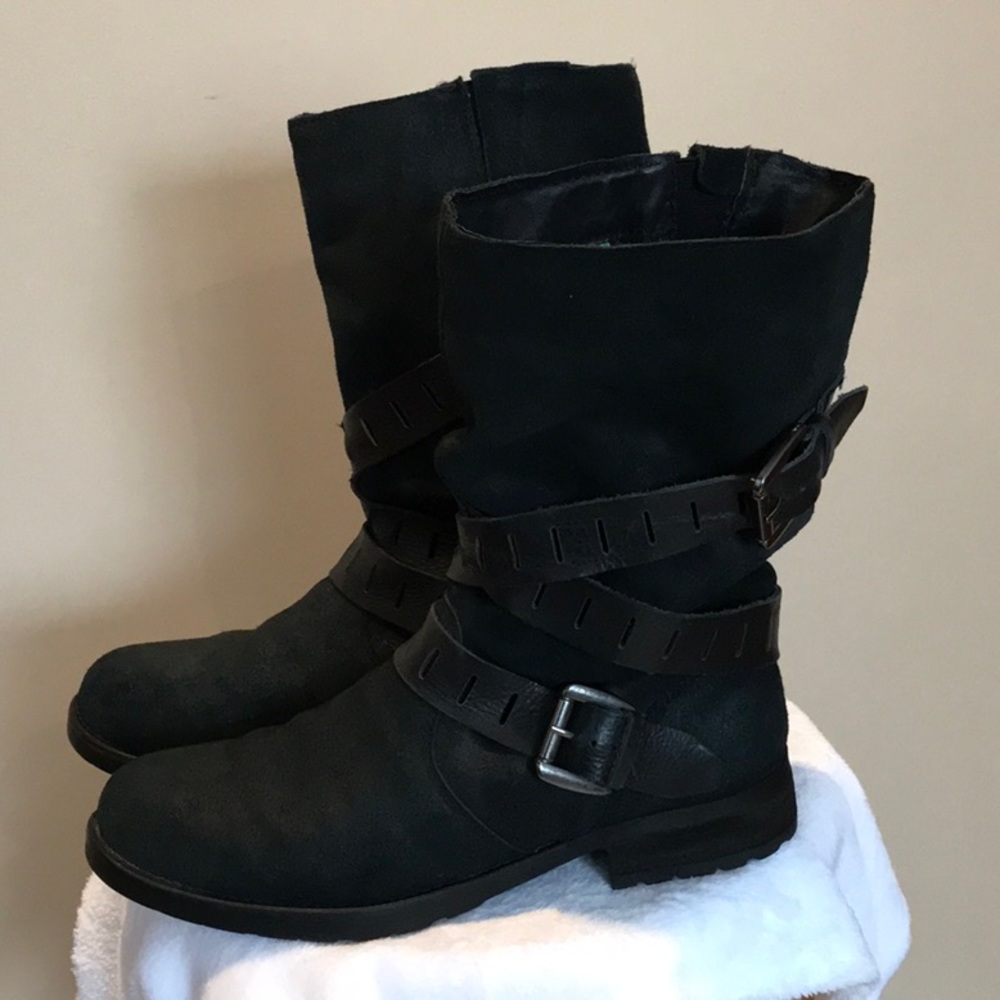 Cougar Black Leather, leather wrapped midi boot, waterproof size 11